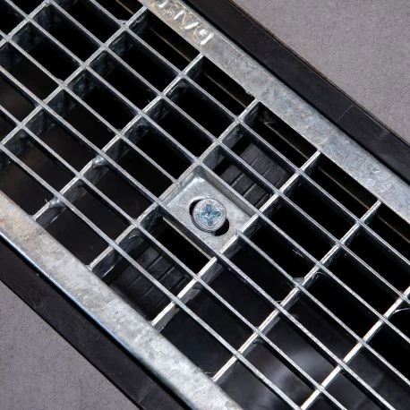 Système De Blocage Des Grilles De Caniveaux Pour Caniveau Standard 130 3 Système De Blocage Des Grilles De Caniveaux Pour Caniveau Standard 130 – Image 3